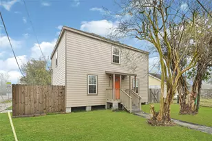 1300 Cypress St, Baytown, TX 77520 - Photo 2