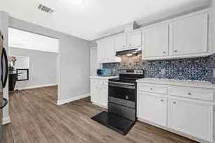 1300 Cypress St, Baytown, TX 77520 - Photo 8