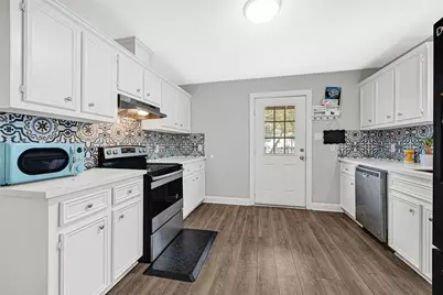 1300 Cypress Street, Baytown, TX 77520 - Photo 10