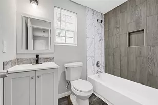 1300 Cypress St, Baytown, TX 77520 - Photo 20