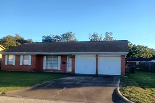 3916 Crescent Dr, Bay City, TX 77414 - Photo 1
