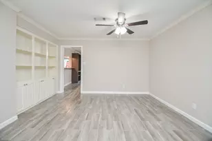 13074 Trail Hollow Dr, Houston, TX 77079 - Photo 8