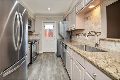 13074 Trail Hollow Drive #3074, Houston, TX 77079 - Photo 18