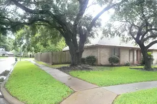 2826 Green Fields Dr, Sugar Land, TX 77479 - Photo 2