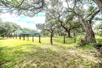 2133 Co Rd 125, Edna, TX 77957 - Photo 34