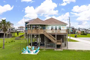 859 Gregory Ln, Crystal Beach, TX 77650 - Photo 2