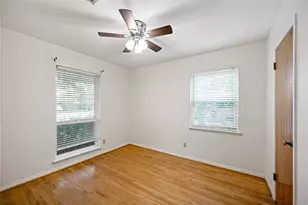 8110 Bob White Dr, Houston, TX 77074 - Photo 16