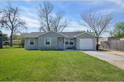 201 Inwood Lane, Highlands, TX 77562 - Photo 2