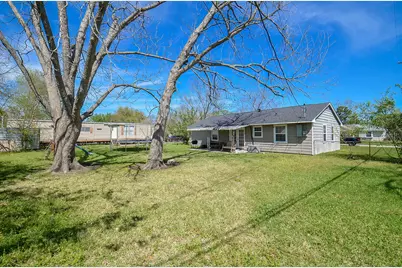 201 Inwood Lane, Highlands, TX 77562 - Photo 28