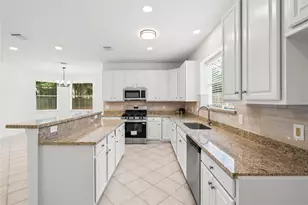 78 N Lace Arbor Dr, The Woodlands, TX 77382 - Photo 10