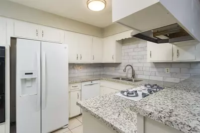 2119 Williamsburg Court S, League City, TX 77573 - Photo 8