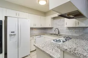 2119 Williamsburg Ct S, League City, TX 77573 - Photo 8