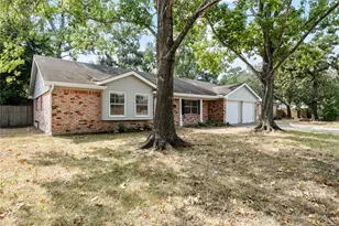 10429 Moorberry Ln, Houston, TX 77043 - Photo 2