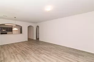 8614 Middleton Oaks Cir, Houston, TX 77028 - Photo 2