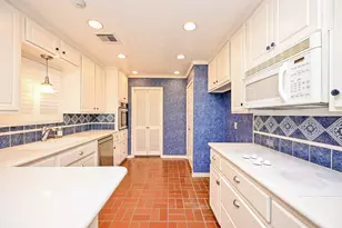 9238 Stroud Dr, Houston, TX 77036 - Photo 10