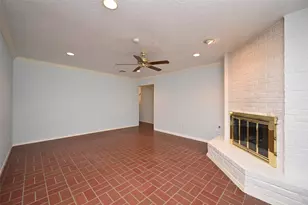 9238 Stroud Dr, Houston, TX 77036 - Photo 6