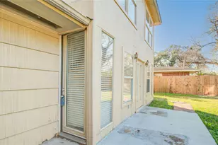 5902 Hornwood Dr B, Houston, TX 77081 - Photo 2