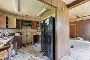 10572 Opal St, Beaumont, TX 77705 - Photo 12
