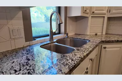 346 Timbercreek Drive, Lake Jackson, TX 77566 - Photo 10