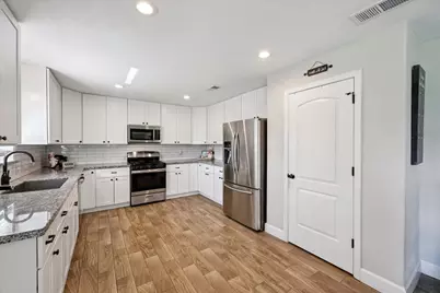13525 Leaning Oaks Drive, Beaumont, TX 77713 - Photo 14