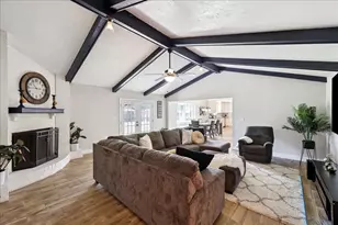 13525 Leaning Oaks Dr, Beaumont, TX 77713 - Photo 4