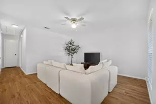 22 N Wavy Oak Cir, The Woodlands, TX 77381 - Photo 10
