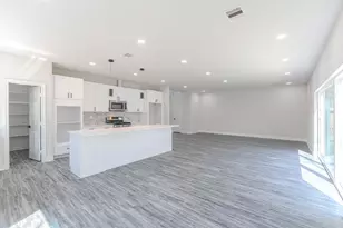 6814 Champion Ln, Houston, TX 77091 - Photo 8