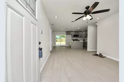 5111 Willow Glen Drive, Houston, TX 77033 - Photo 6