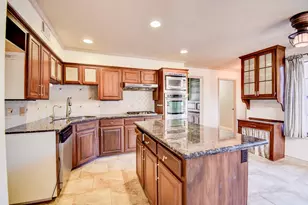 404 Huckleberry Dr, Lake Jackson, TX 77566 - Photo 4