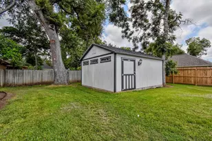 404 Huckleberry Dr, Lake Jackson, TX 77566 - Photo 38