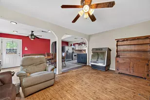 141 Town and Country Dr, Huntsville, TX 77320 - Photo 4