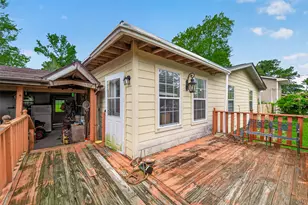141 Town and Country Dr, Huntsville, TX 77320 - Photo 2