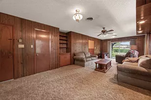 605 Julie Ln, Highlands, TX 77562 - Photo 8