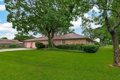 605 Julie Lane, Highlands, TX 77562 - Photo 4