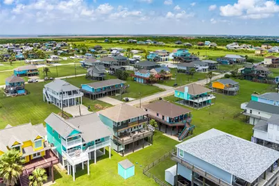 108 Ocean View Drive, Crystal Beach, TX 77650 - Photo 8