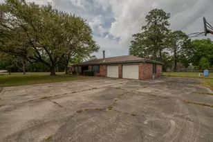 1450 Bassett St, Orange, TX 77632 - Photo 2