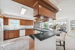 151 Tamana Dr, Tiki Island, TX 77554 - Photo 16