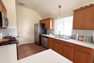 11515 Mill Bridge Ct, Sugar Land, TX 77498 - Photo 4