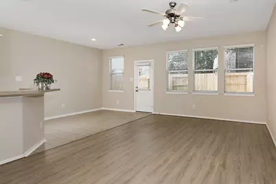 166 N Burberry Park Circle, The Woodlands, TX 77382 - Photo 6