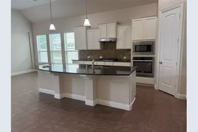 10206 S Goshawk Trl, Conroe, TX 77375 - Photo 2