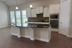 10206 S Goshawk Trl, Conroe, TX 77385 - Photo 2