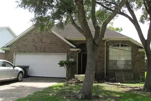 3255 Lakeway Ln, Pearland, TX 77584 - Photo 2