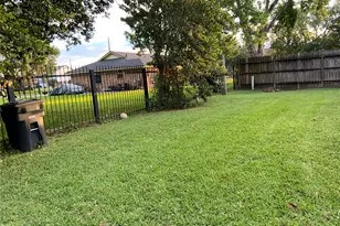 3006 Bolt St, Houston, TX 77051 - Photo 4