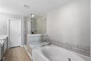 709 N Bayshore Dr, La Porte, TX 77571 - Photo 20
