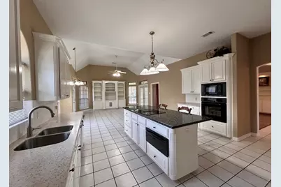 85 Rosewood Street, Lake Jackson, TX 77566 - Photo 10