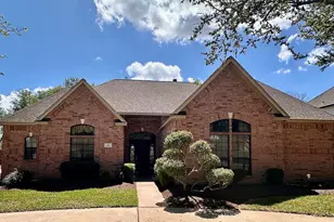 85 Rosewood St, Lake Jackson, TX 77566 - Photo 1