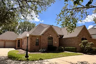 85 Rosewood St, Lake Jackson, TX 77566 - Photo 2