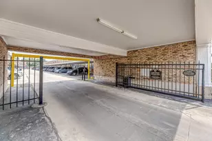 2101 Fountain View Dr, Houston, TX 77057 - Photo 2