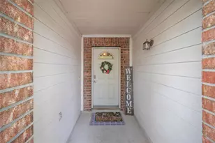 2846 Sandberry Dr, Kingwood, TX 77345 - Photo 2