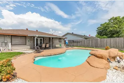 215 N 37th Street, Nederland, TX 77627 - Photo 12